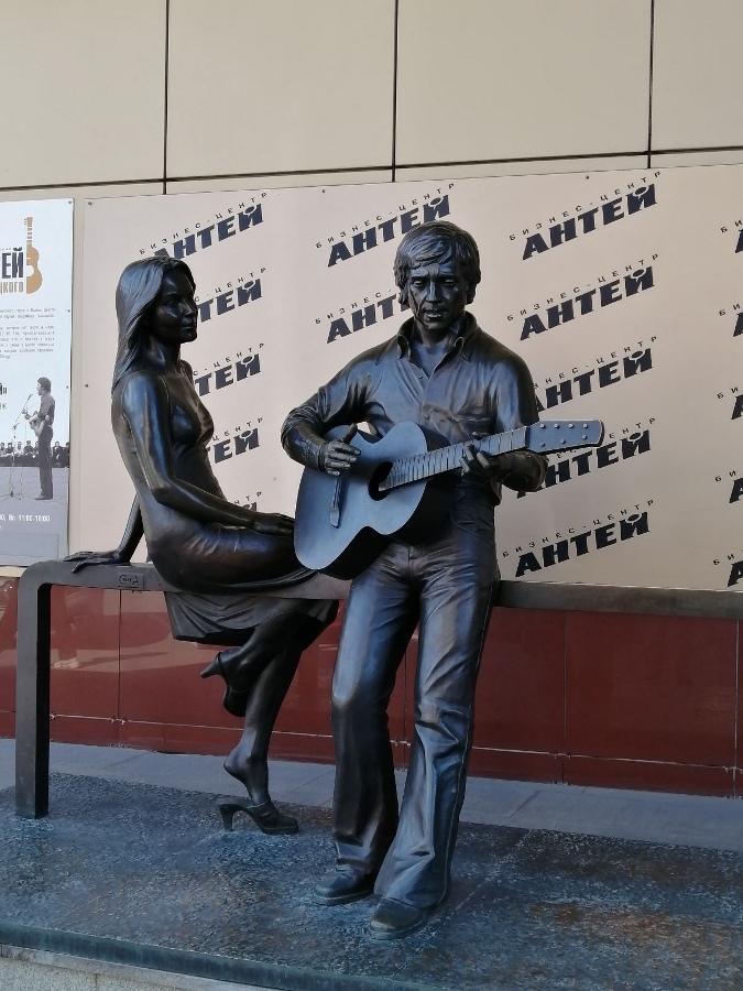статуя высоцкого в екатеринбурге